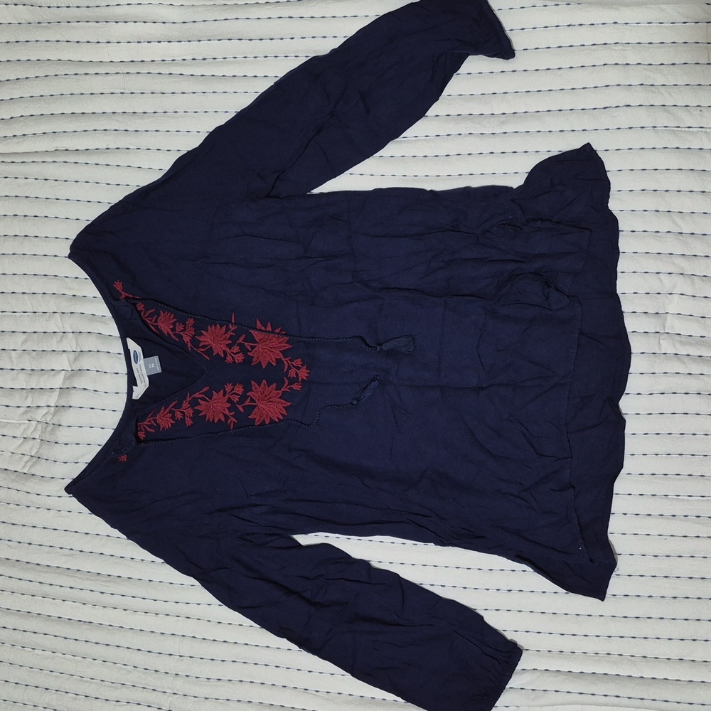 🌼4/$10 - Old Navy long sleeve embroidered top
